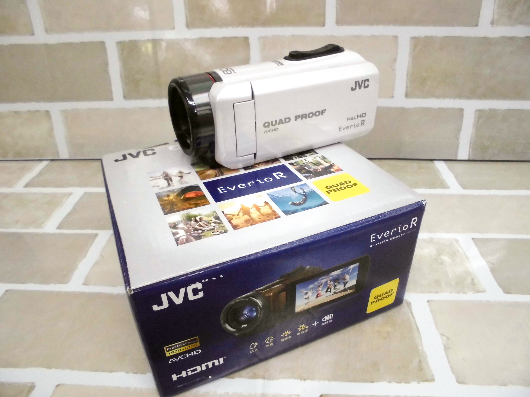 JVC ビデオカメラ Everio R 防水5m 防塵仕様 耐低温 耐衝撃 内蔵メモリー32GB パールホワイト GZ-R400-W